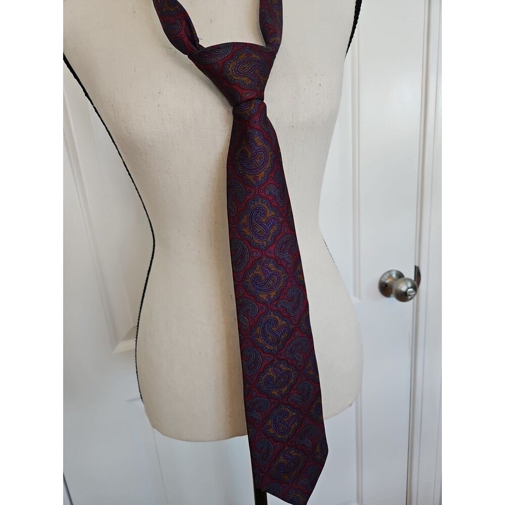 Perry Ellis Portfolio  100% Silk Maroon, Navy‎ Gold Paisley Men's  Necktie work